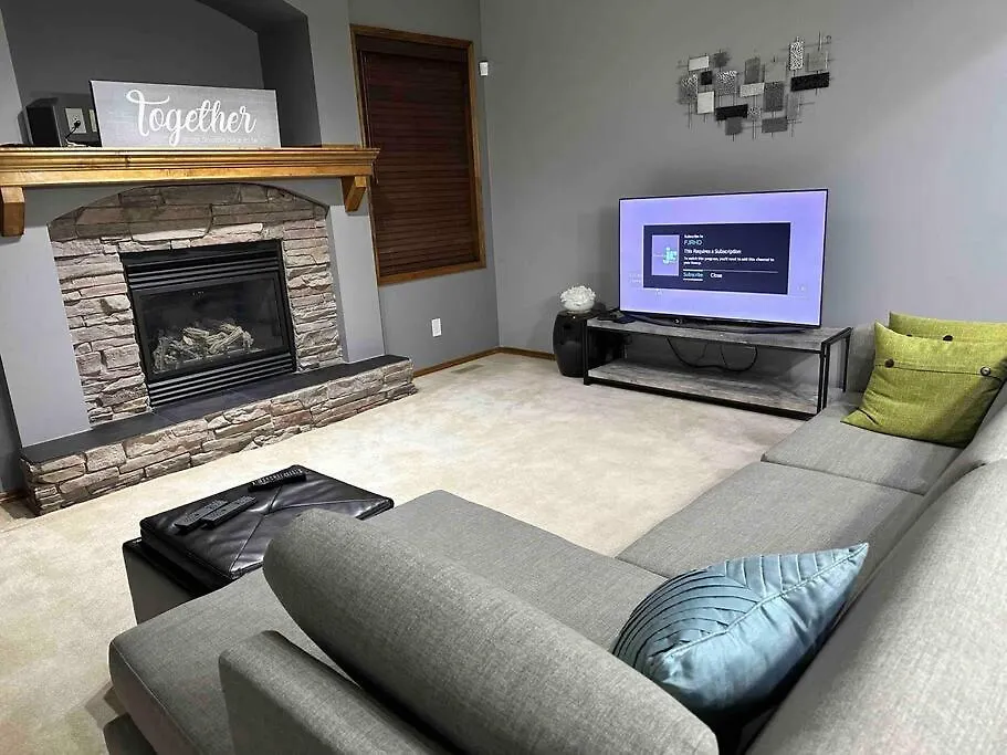 Spacious, 2-Story Family-Friendly Home YYC 펜션