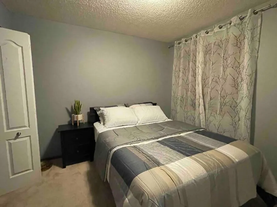 Spacious, 2-Story Family-Friendly Home YYC 0*,  캐나다
