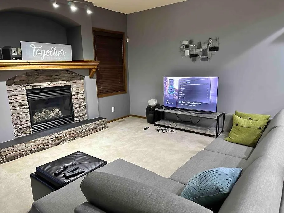 Spacious, 2-Story Family-Friendly Home YYC 캐나다