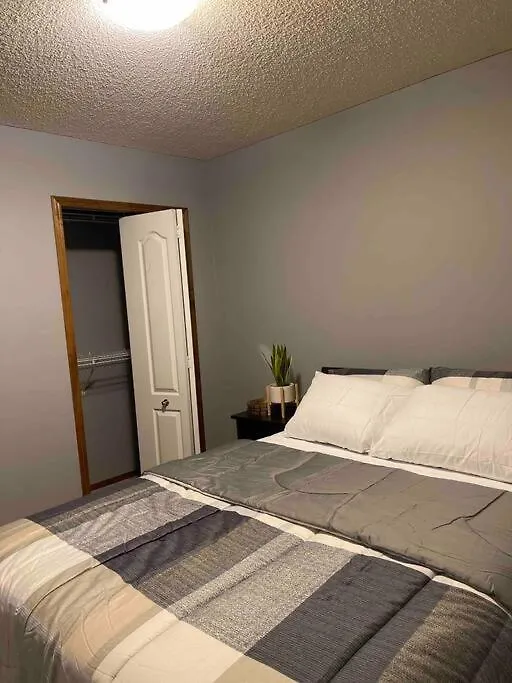 Spacious, 2-Story Family-Friendly Home YYC 0*,