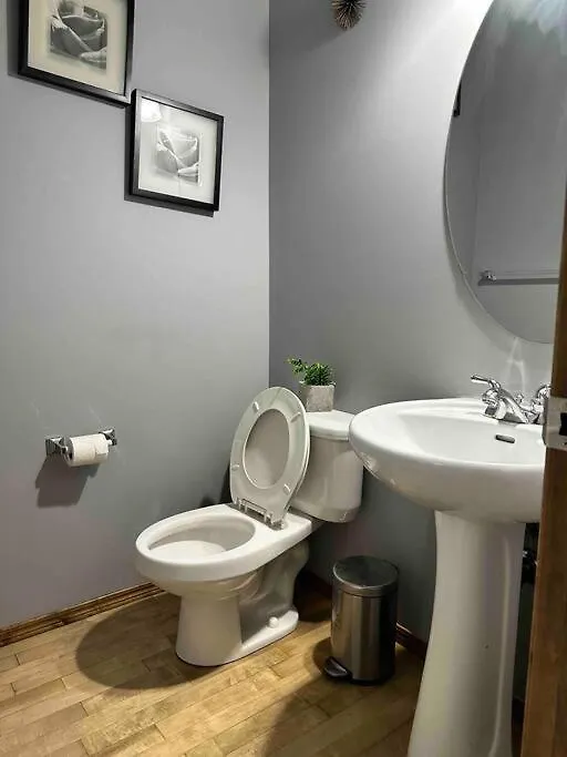 Spacious, 2-Story Family-Friendly Home YYC 0*,  캐나다