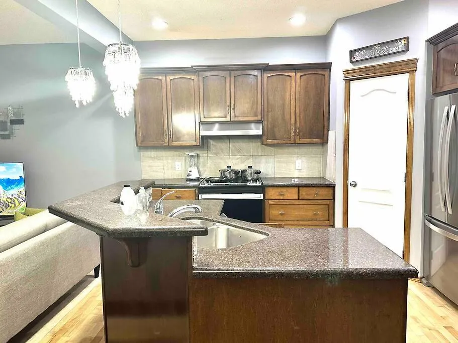 Spacious, 2-Story Family-Friendly Home YYC 펜션