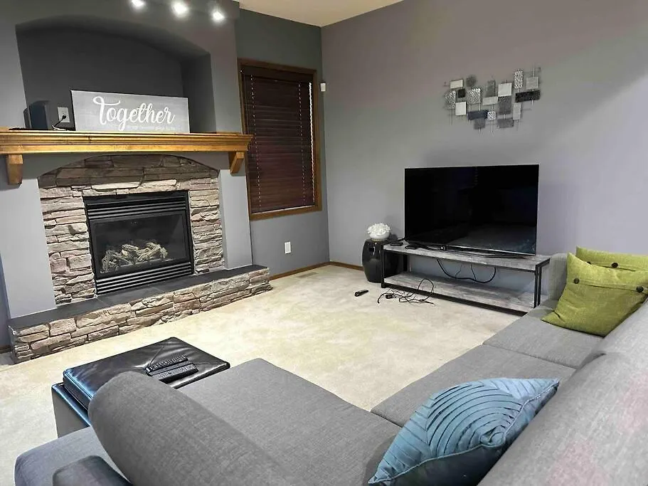 Spacious, 2-Story Family-Friendly Home YYC 0*,